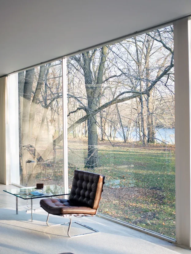 Farnsworth-House-Mies-Van-Der-Rohe-ArchEyes-Chicago-glass-house-interior-Victor-Grigas-1